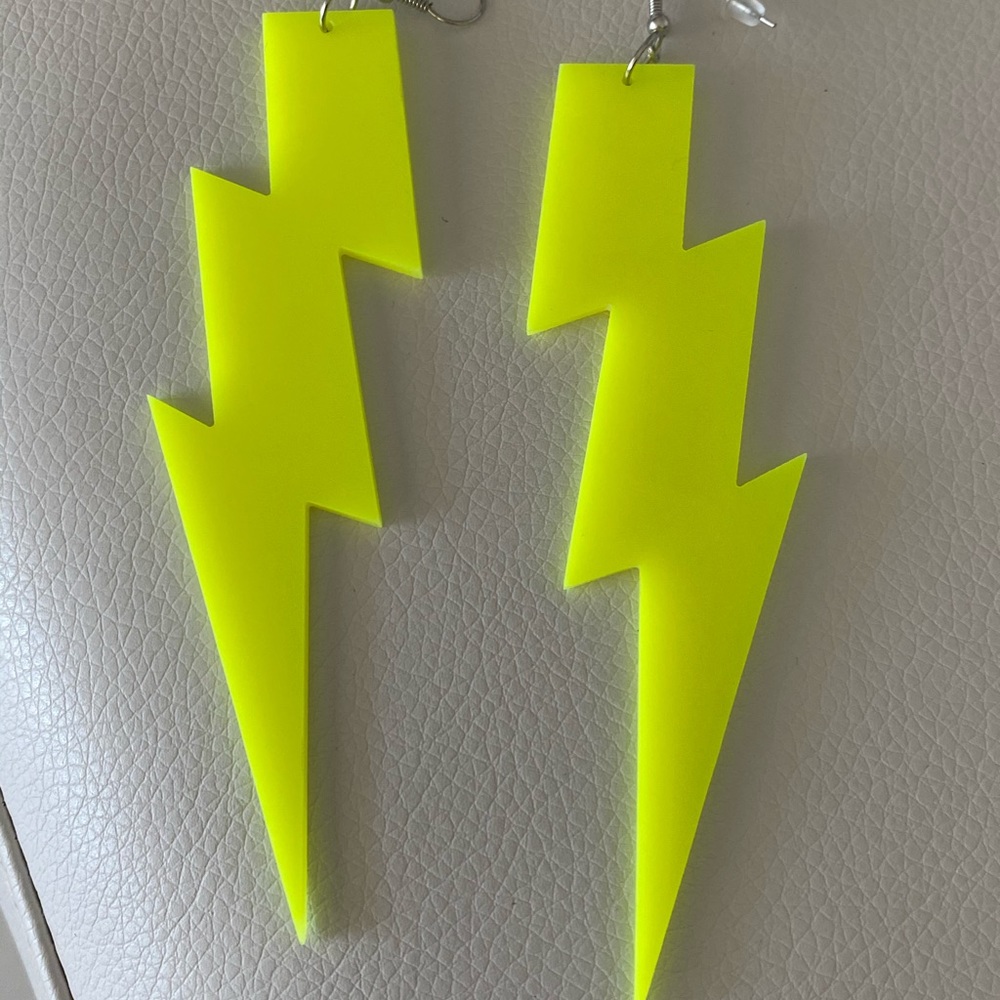 New trendy fashion neon yellow earrings